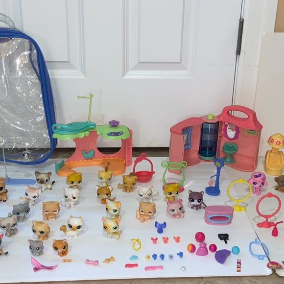 Littlest Pet Shop LPS HUGE LOT of Dogs, Cats & ACCESSORIES ✿PETS✿Carrying Case + - Picture 3 of 11